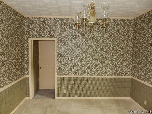 5th image of 803 N Broadway St