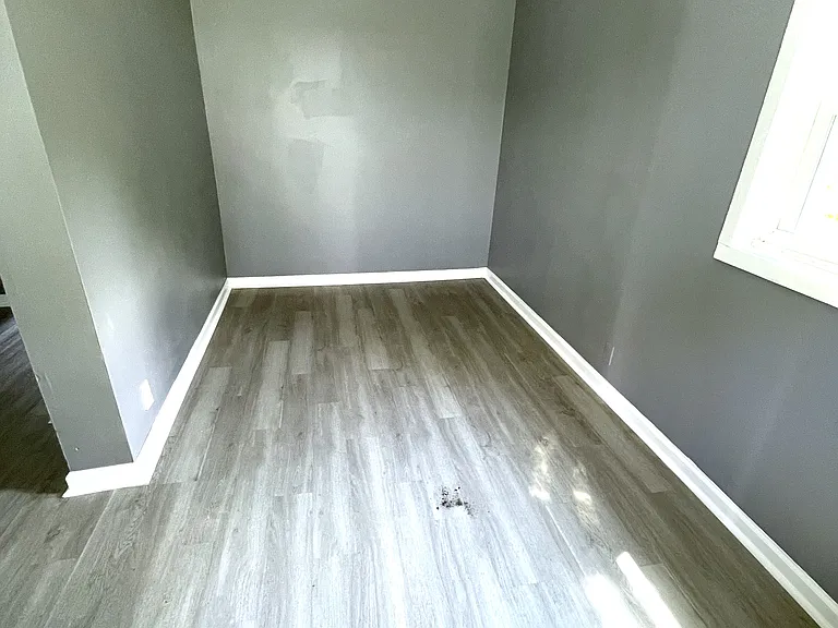 623 E 12th St #4 — Photo 9