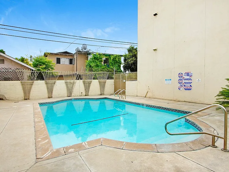 Hobart Continental Apartments — Photo 9
