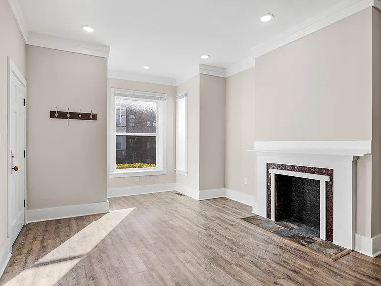 52 Q St NE #1 — Photo 4