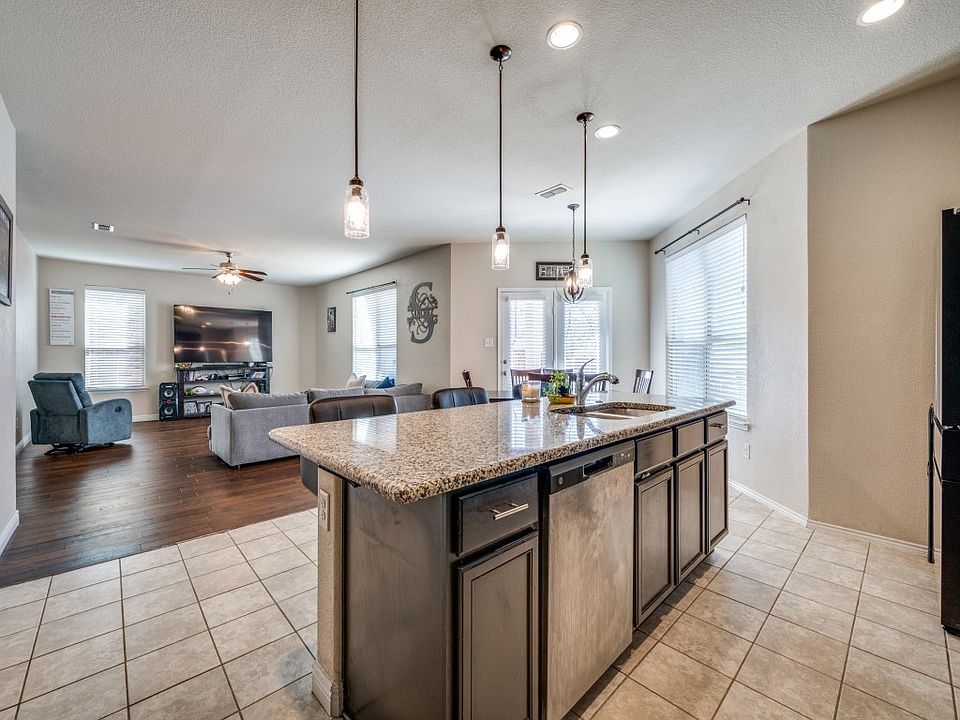 1800 Ridge Creek Ln, Aubrey, TX 76227 | MLS #21114981 | Zillow