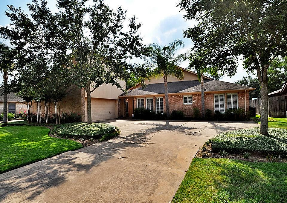 1st image of 3810 E Valley Dr