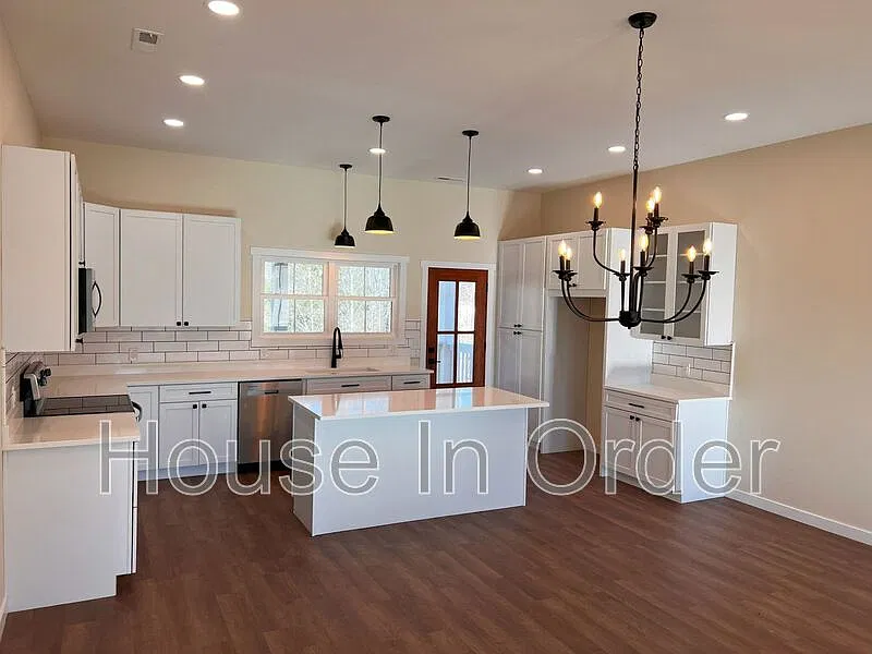 3 bed, 2.5 bath, 1521 sqft, $2,850 — Photo 4
