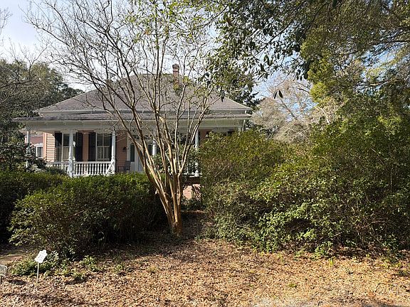 2nd image of 102 Rutherford St