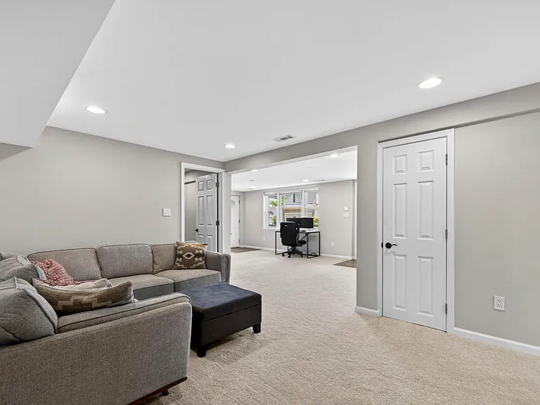 1109 Hillcrest Dr SW — Photo 29