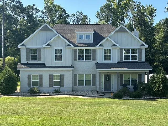 4 bed, 2.5 bath, 2860 sqft, $3,200 — Photo 1