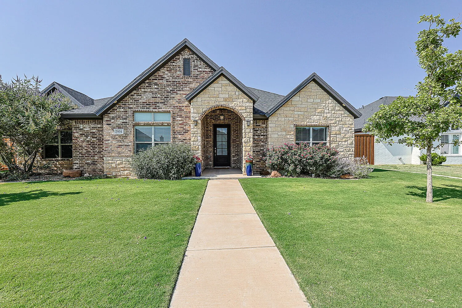 4 bed, 3.0 bath, 2548 sqft, $3,500 — Photo 1
