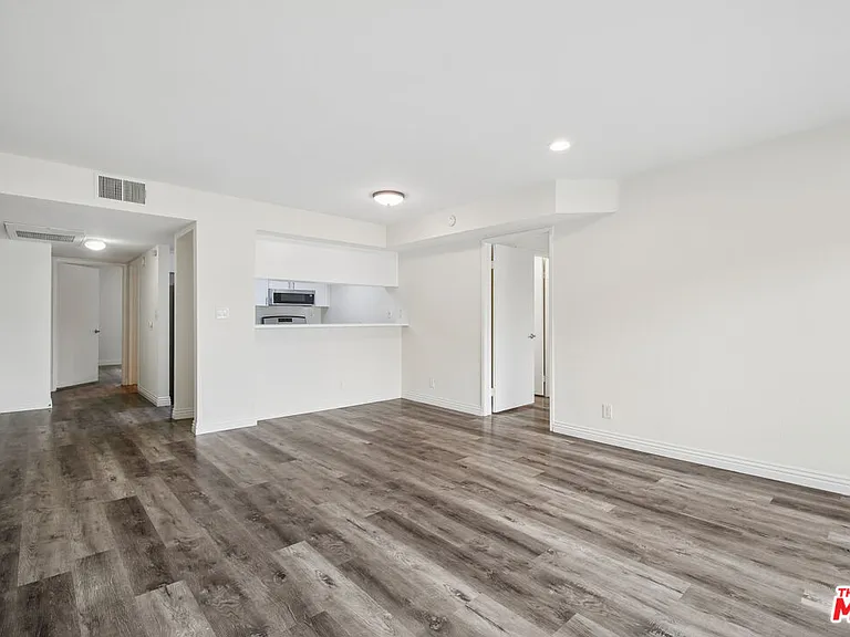 870 Crenshaw Blvd #202 — Photo 7