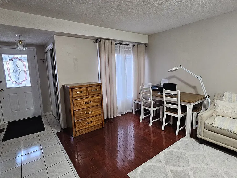 Kipling Cres — Photo 19