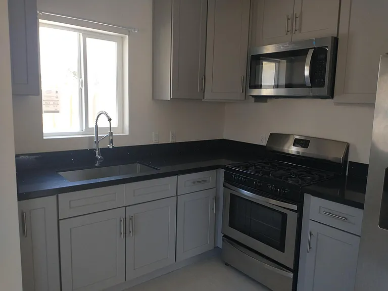 6817 Yolanda Ave — Photo 1