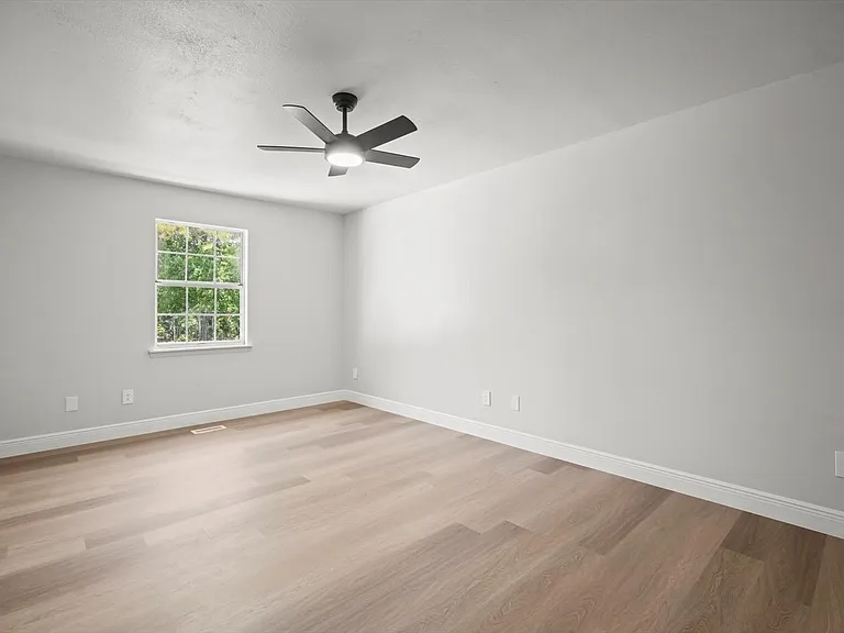100 Redbud Woods Trl — Photo 13