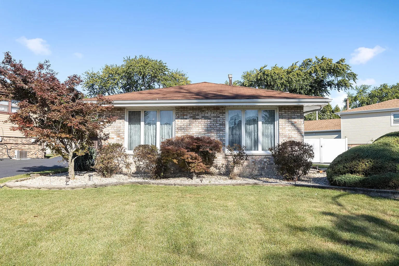 16046 Long Ave photo 1