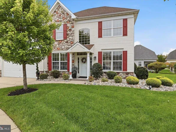 904 Sweet Briar Cir, Deptford, NJ 08096