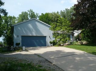 7272 Akins Rd, North Royalton, OH 44133