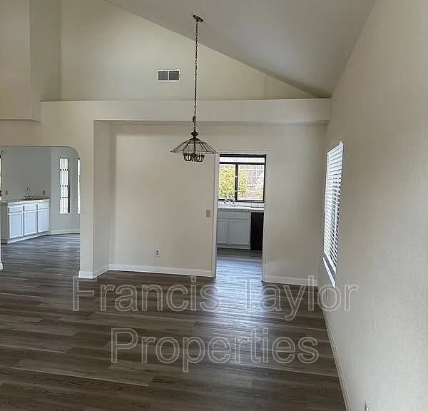954 Cornwell Ct — Photo 6