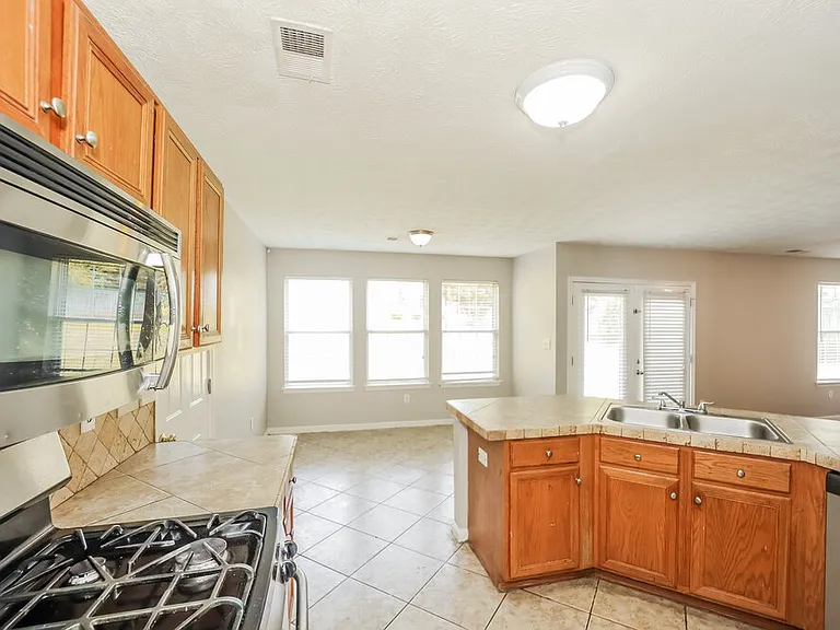 375 Birchmere Close SW — Photo 7