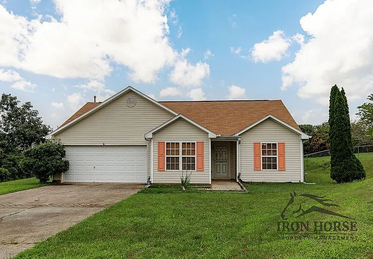 352 Shenandoah Cir — Photo 1