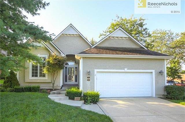 WELCOME HOME TO YOUR ALL STUCCO MAINTAINENCE PROVIDED HOME.