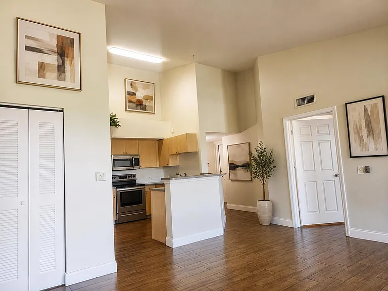 317 Villa Cir #317 — Photo 12