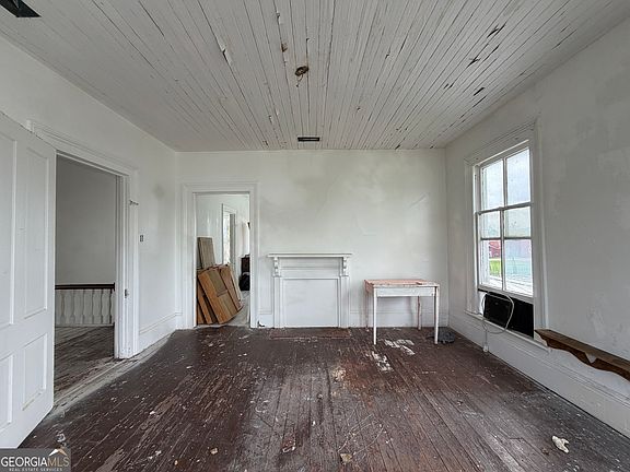 4th image of 10 N Church St