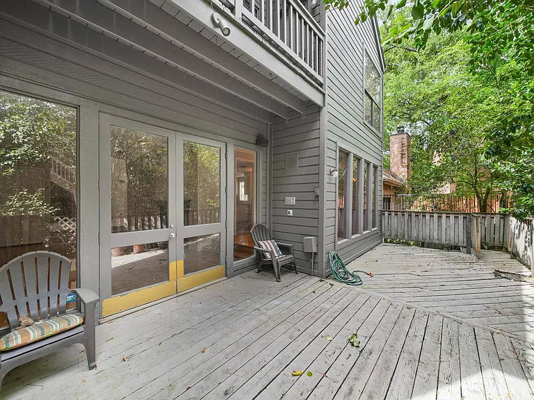130 Sugarberry Cir — Photo 3