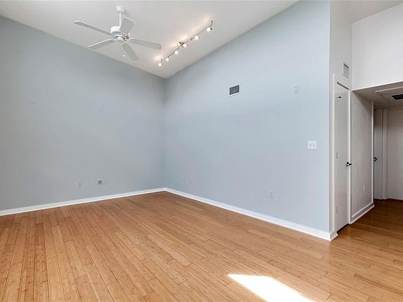 4th image of 2200 Dickson Dr APT 204