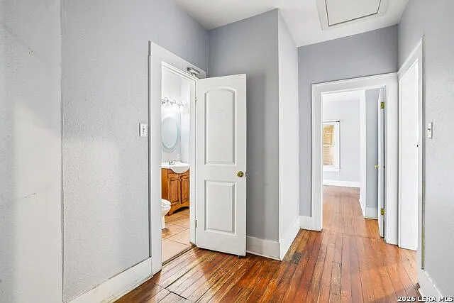 821 E Quincy St — Photo 18