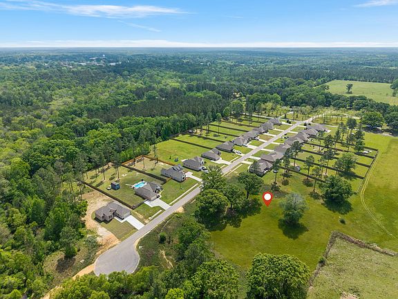 4th image of 35 Sapphire Dr