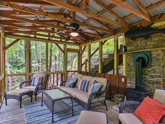 Image 4: Screened Porch