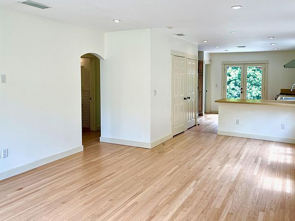 2nd image of 1531 Stanford St