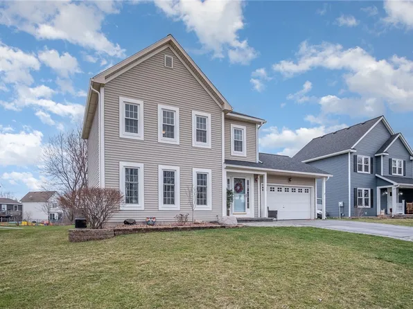 5778 Oatfield Dr, Farmington, NY 14425