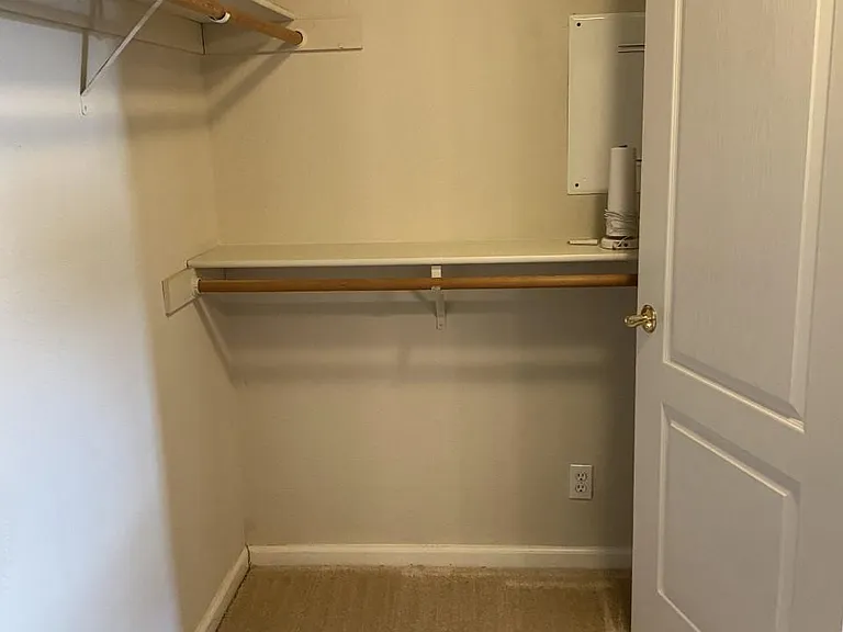 490 Briarwood Dr — Photo 18