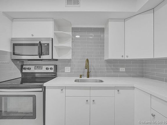 4th image of 447 NE 195th St APT 215
