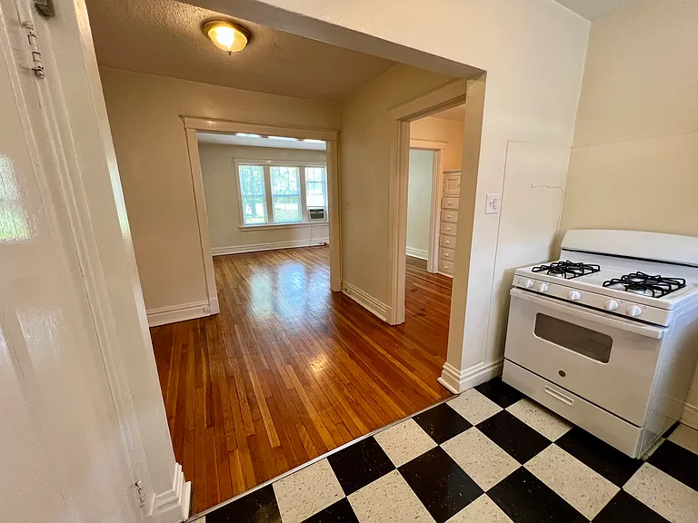 2429 Sutton Blvd #1S — Photo 12