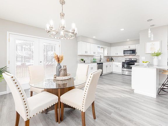 5th image of 104 King Oak Dr