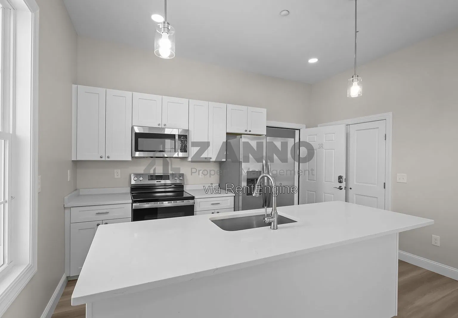 2 bed, 1.0 bath, 721 sqft, $2,350 — Photo 2