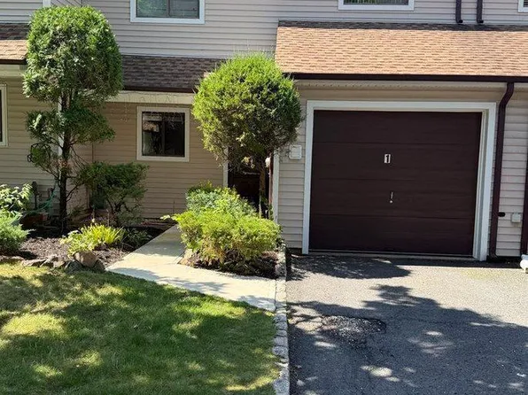 12 Sunflower Ct, Edison, NJ 08820