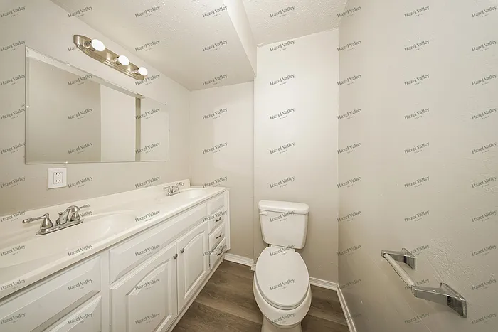 2401 Piccadilly Cir — Photo 8