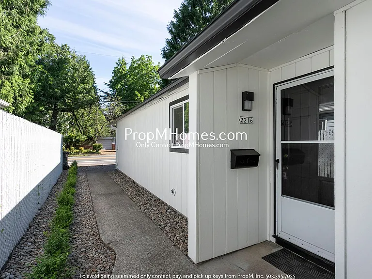 2216 SE Tacoma St — Photo 2