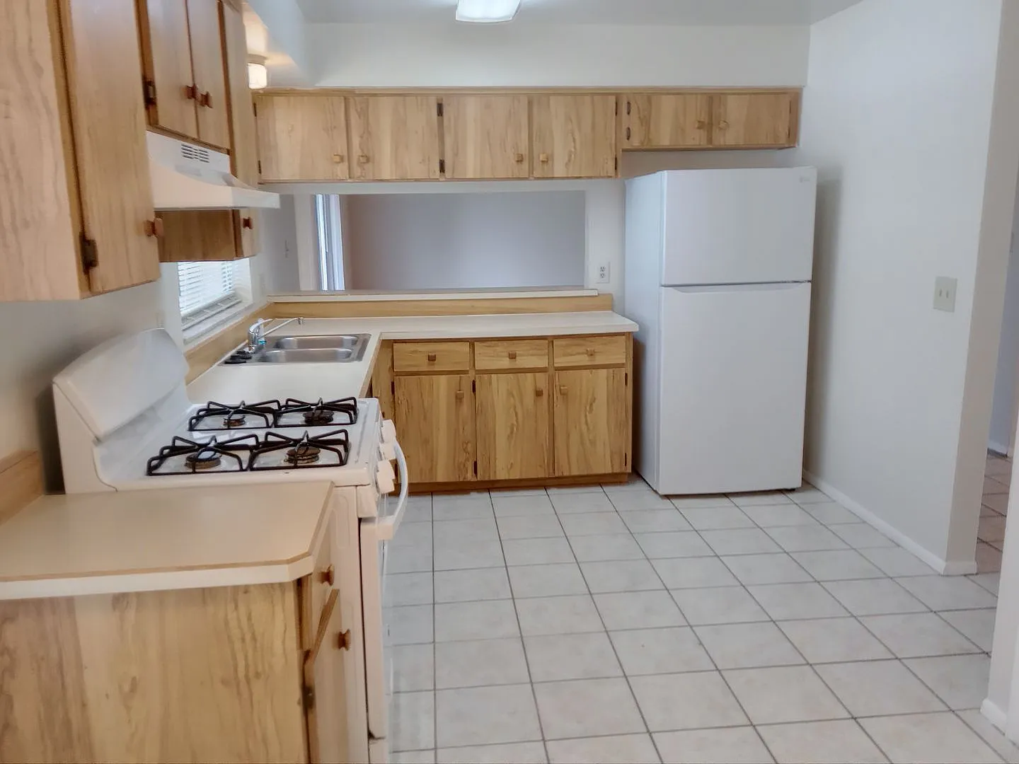 2/2 On Large Corner Lot Located in Pepper Mill — Photo 3