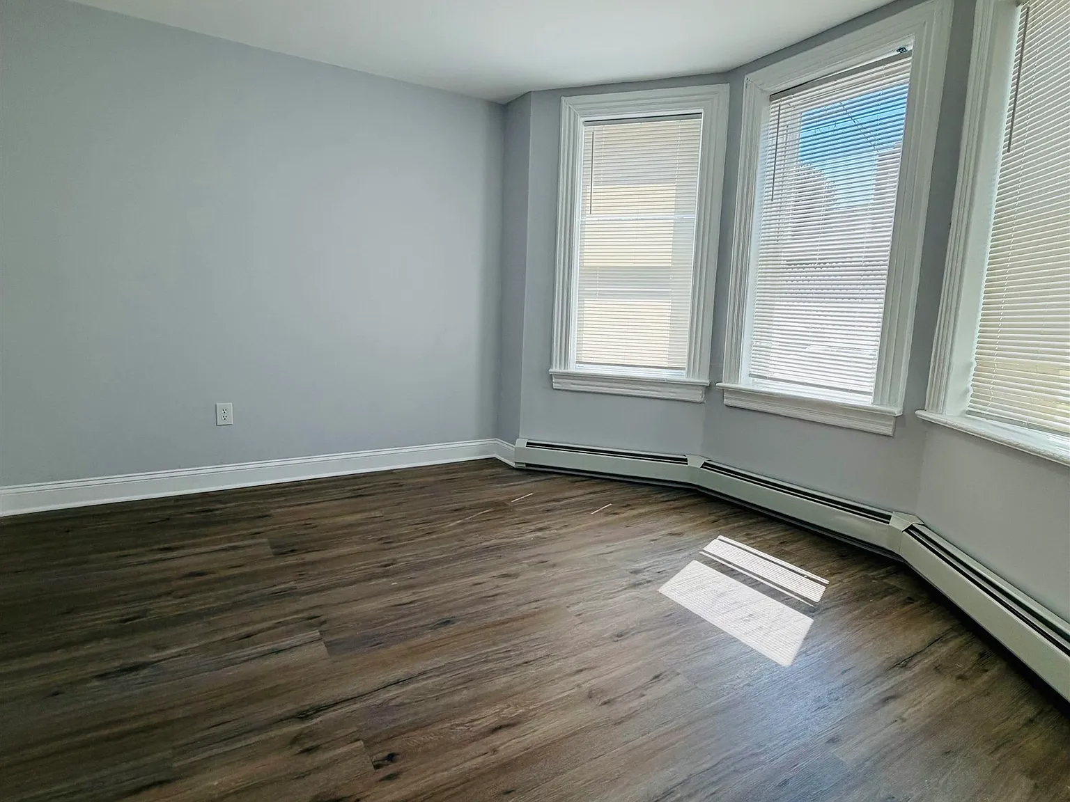 114 Graham St — Photo 4