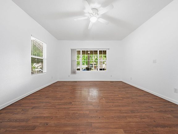 4th image of 1020 Washington St