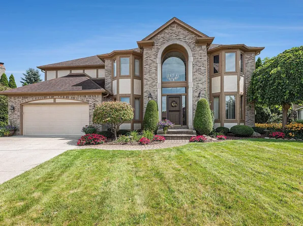 17892 Anna Ct, Macomb, MI 48044