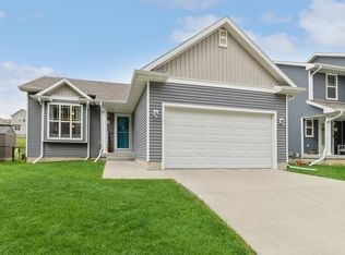 909 Pine Ave, Norwalk, IA 50211