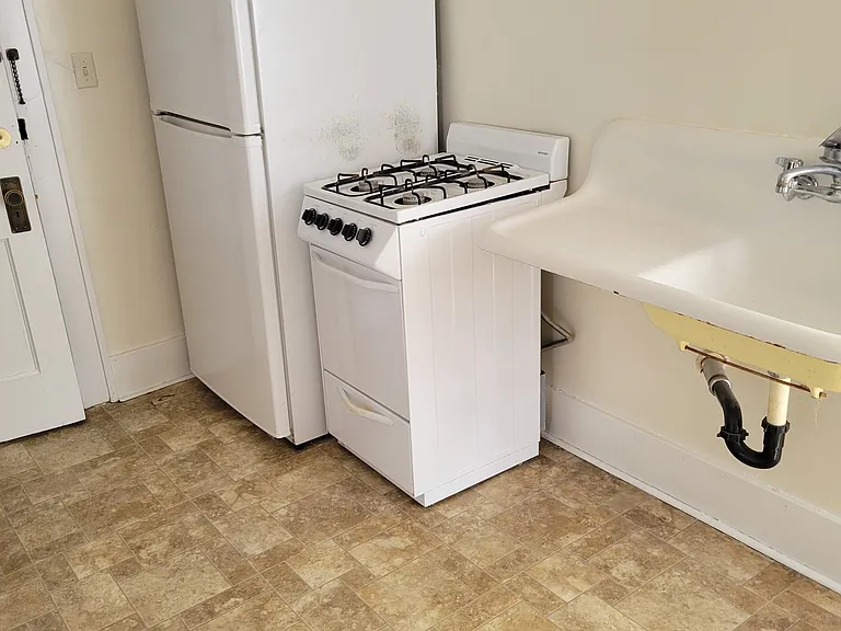 308 N Clinton St #3 — Photo 3