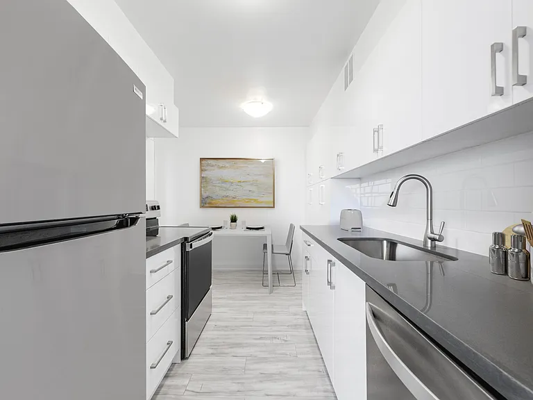 125 Neptune Dr — Photo 20