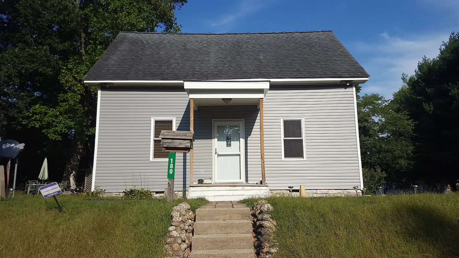 180 Sycamore St photo 1