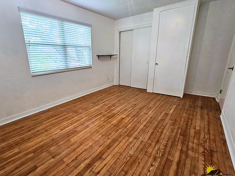 475 Riverside Dr — Photo 27