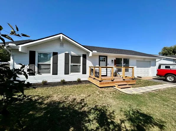 110 E School St, New Holland, OH 43145