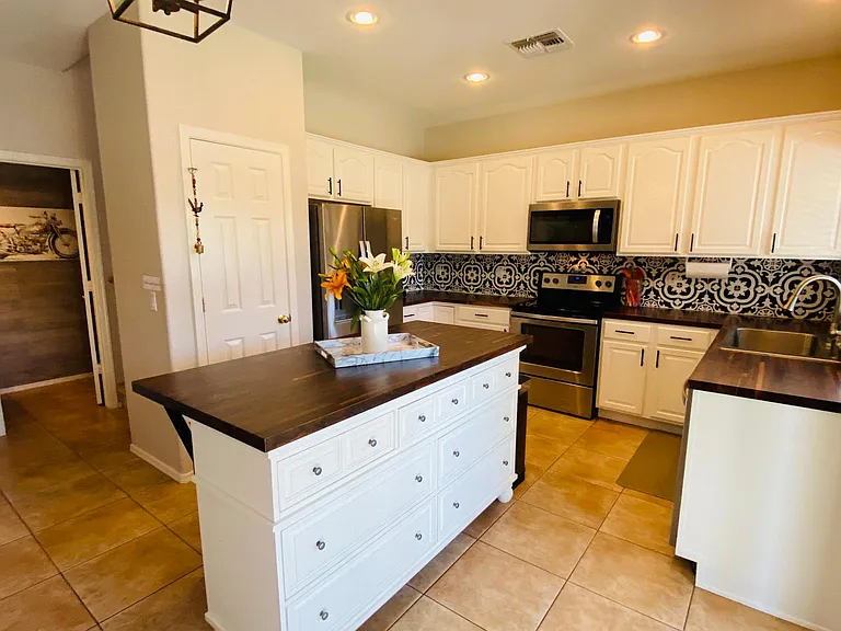 Kitchen with lots of cupboard space!
